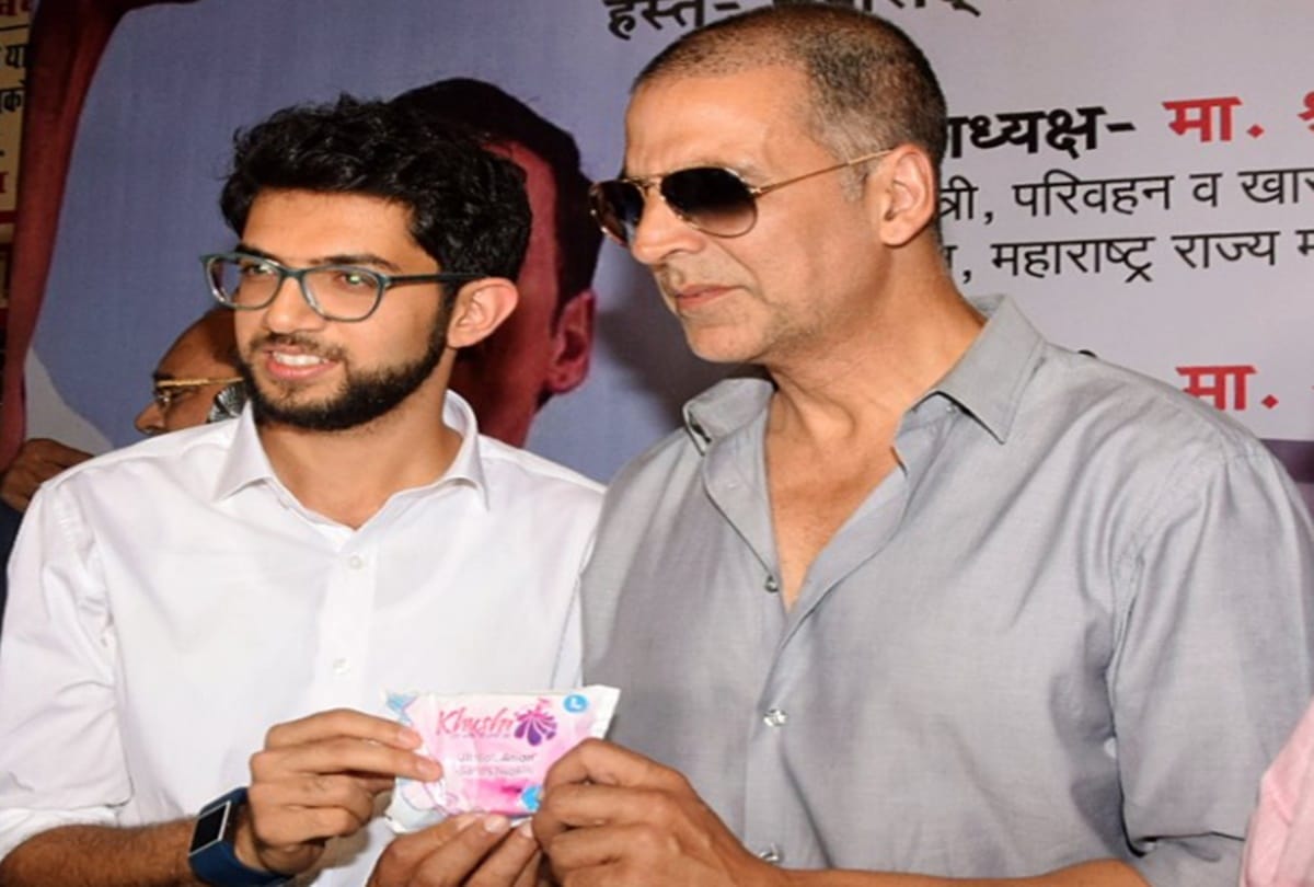 Akshay Kumar inaugurates sanitary pad machine in Mumbai 