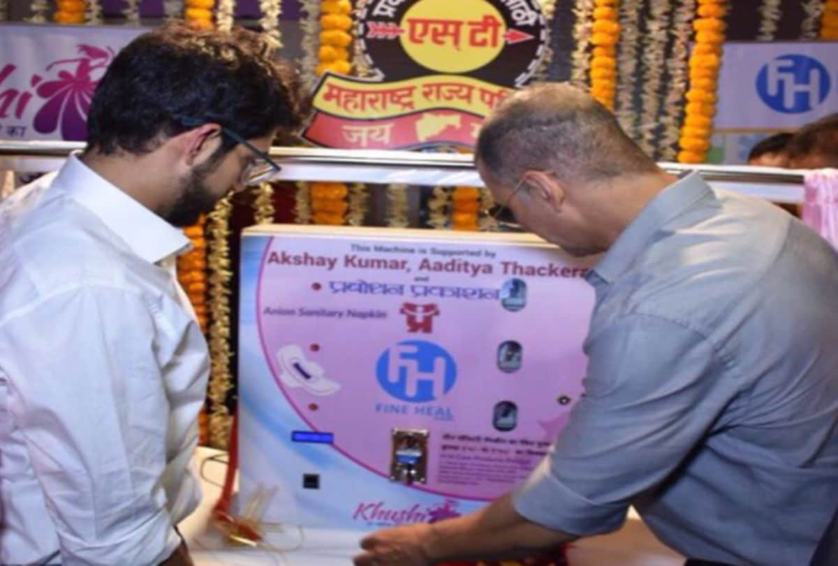 Akshay Kumar inaugurates sanitary pad machine in Mumbai 