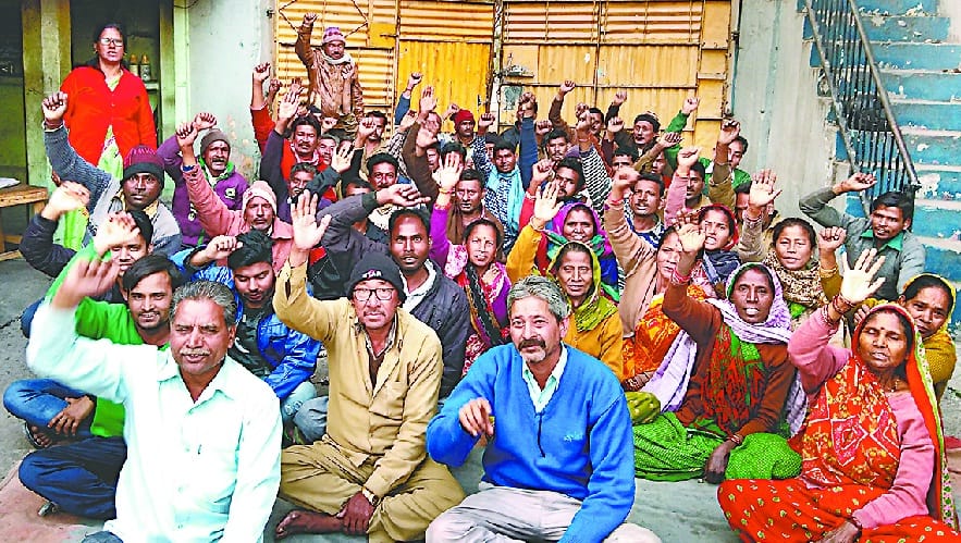 76 workers of Katha factory went to the dining room, returned to the gate.