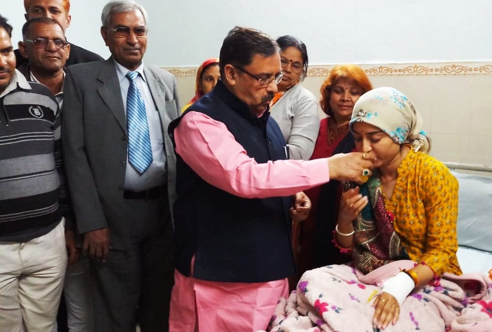 Pooja Chhabra breaks the hunger strike in rajasthan