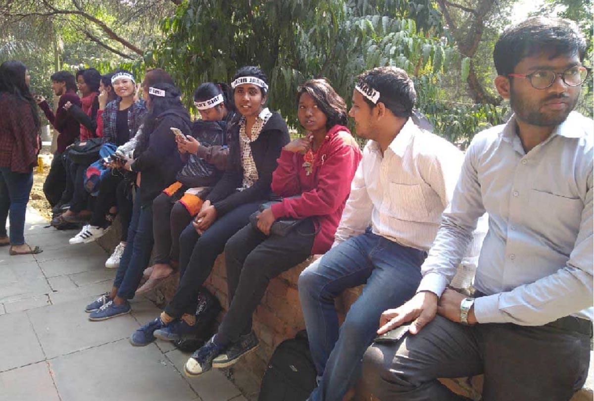 Protest against compulsory attendance In JNU at delhi