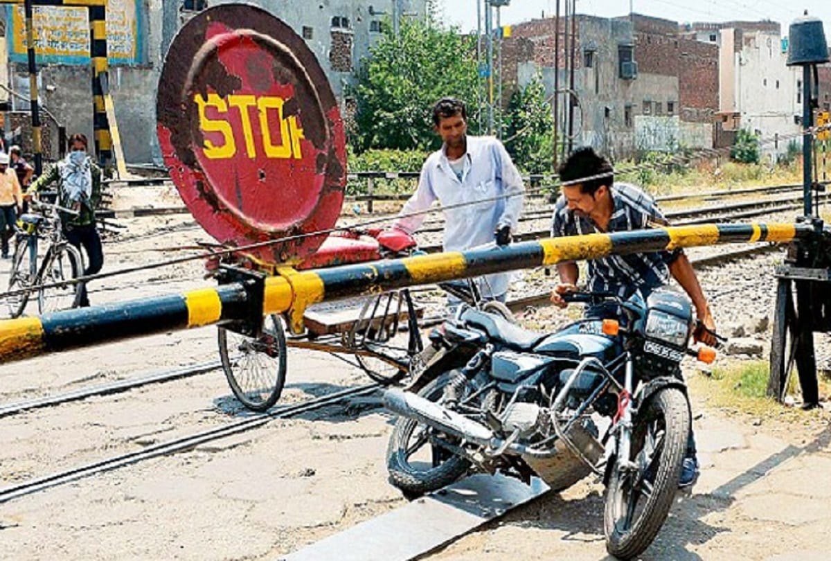 10 people killed on railway crossings, government decision to build under bridge in 6 months