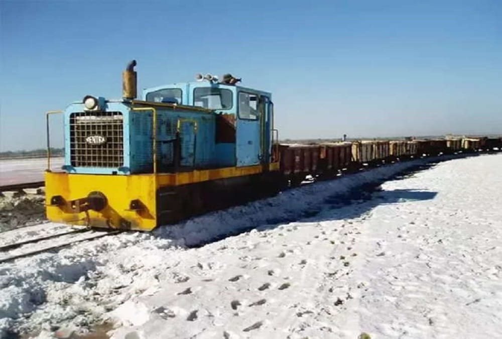rajasthan only train in india which run at lake 