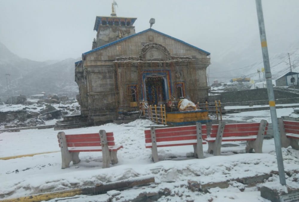 Snowfall in kedarnath and badrinath photos