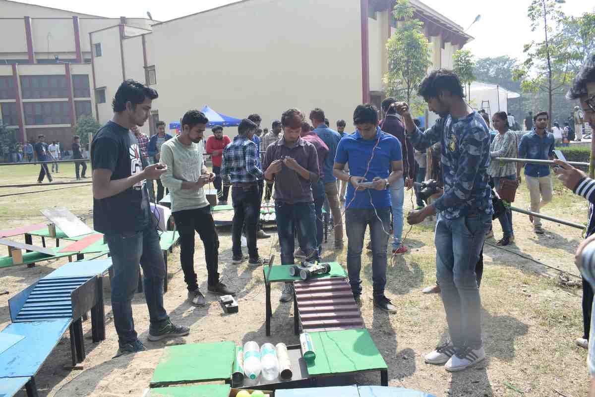 IIT BHU technex 2018 see the photos of first day