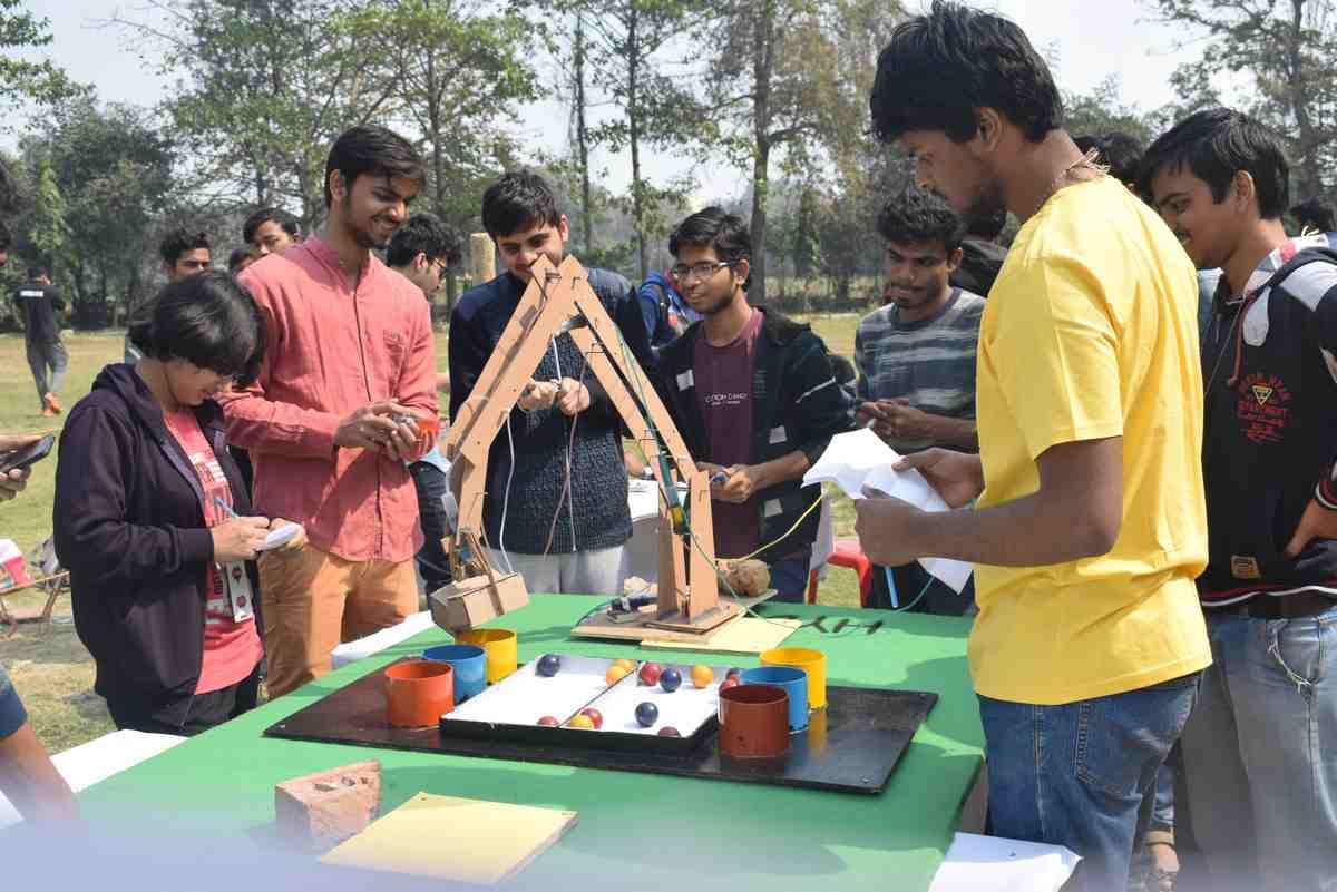 IIT BHU technex 2018 see the photos of first day