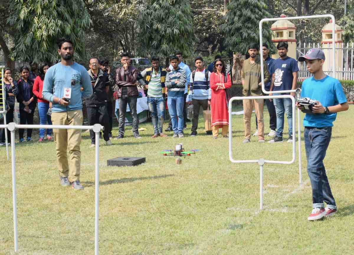IIT BHU technex 2018 see the photos of first day