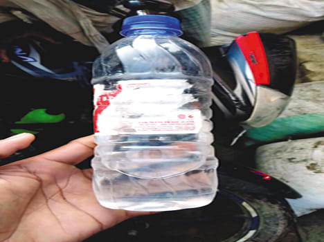 Death of a young man by drinking spirit, cousin recruitment