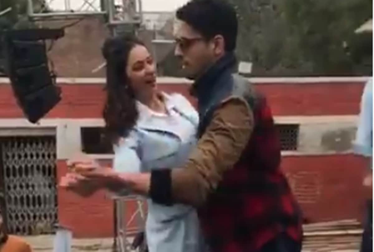 siddhartha malhotra and rakul preet singh happy on aiyaary reaction
