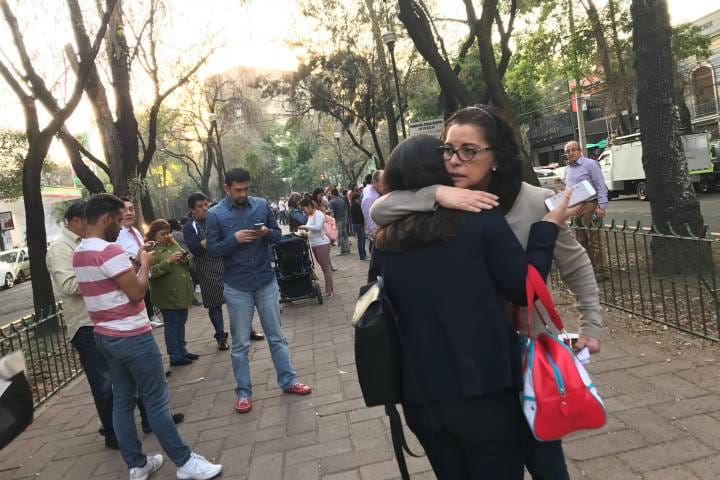 powerful earthquake hits mexico people are in deep fear
