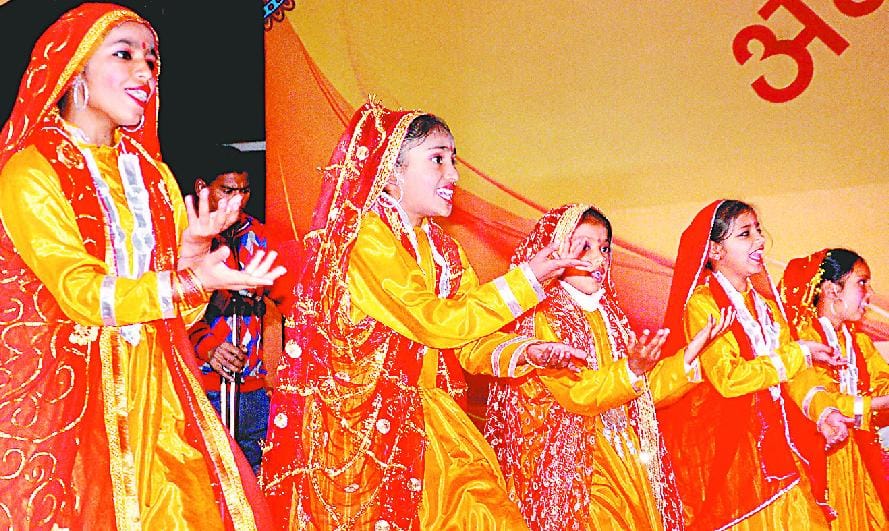 ओ री चिरईया नन्ही सी गुड़िया अंगना में फिर आना रे