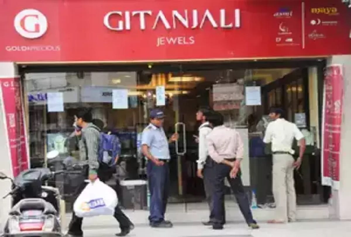 After PNB scam Gitanjali store starts to wind up business in india ed raids around 20 stores