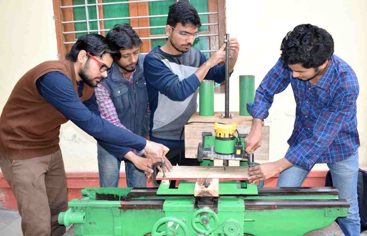 IIT BHU technex 2018 see the photos of second day