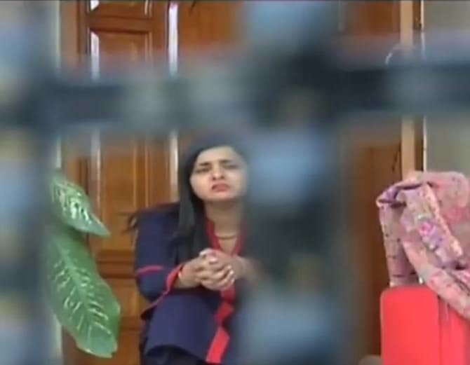lady sit on protest outside house against husband and in-laws in yamunanagar