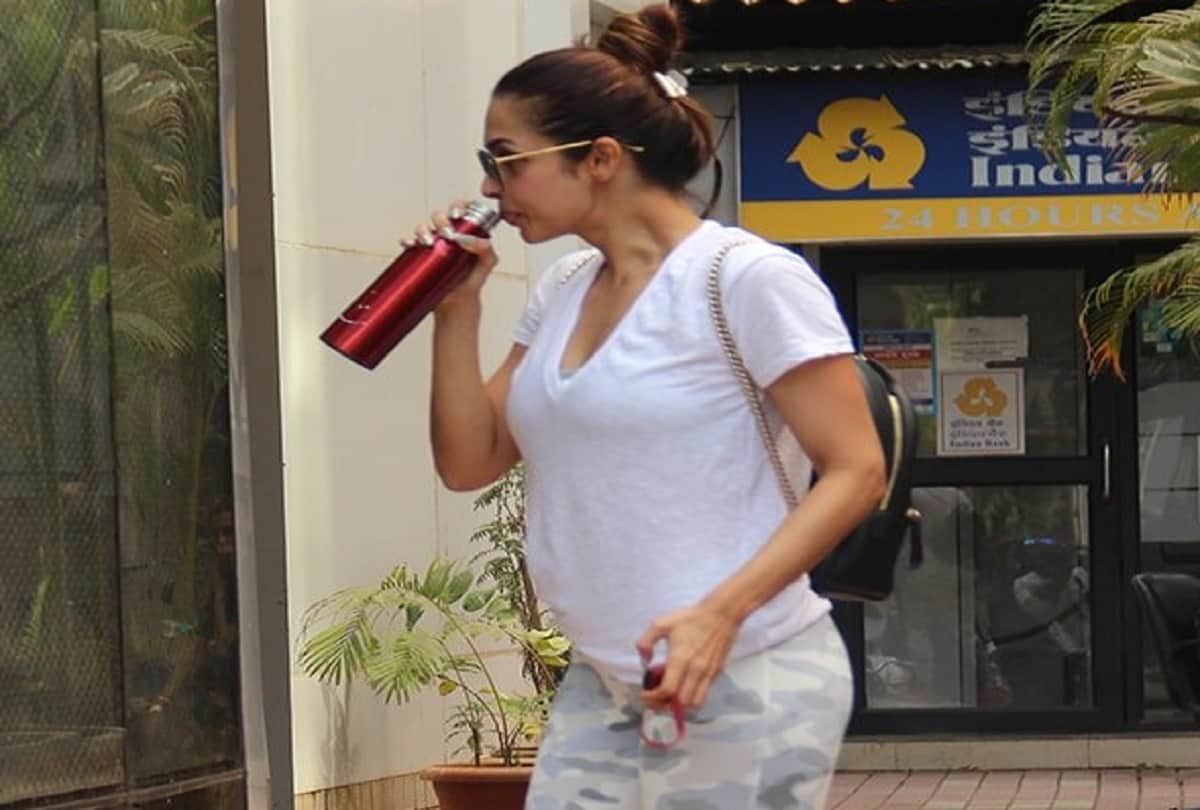 here the pics of malaika arora workout for stay fit 