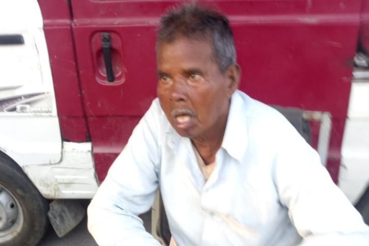 traffic police helped old man to reach his home