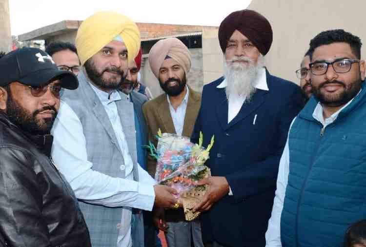 सिद्धु ने सुखबीर को दिया खुली बहस में शामिल होने का न्यौता