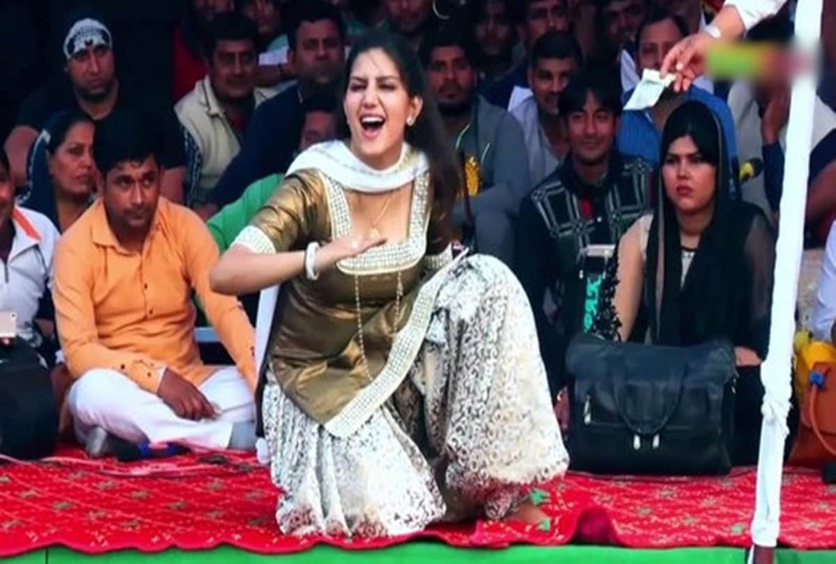 Sapna Chaudhary stage performance in Betul