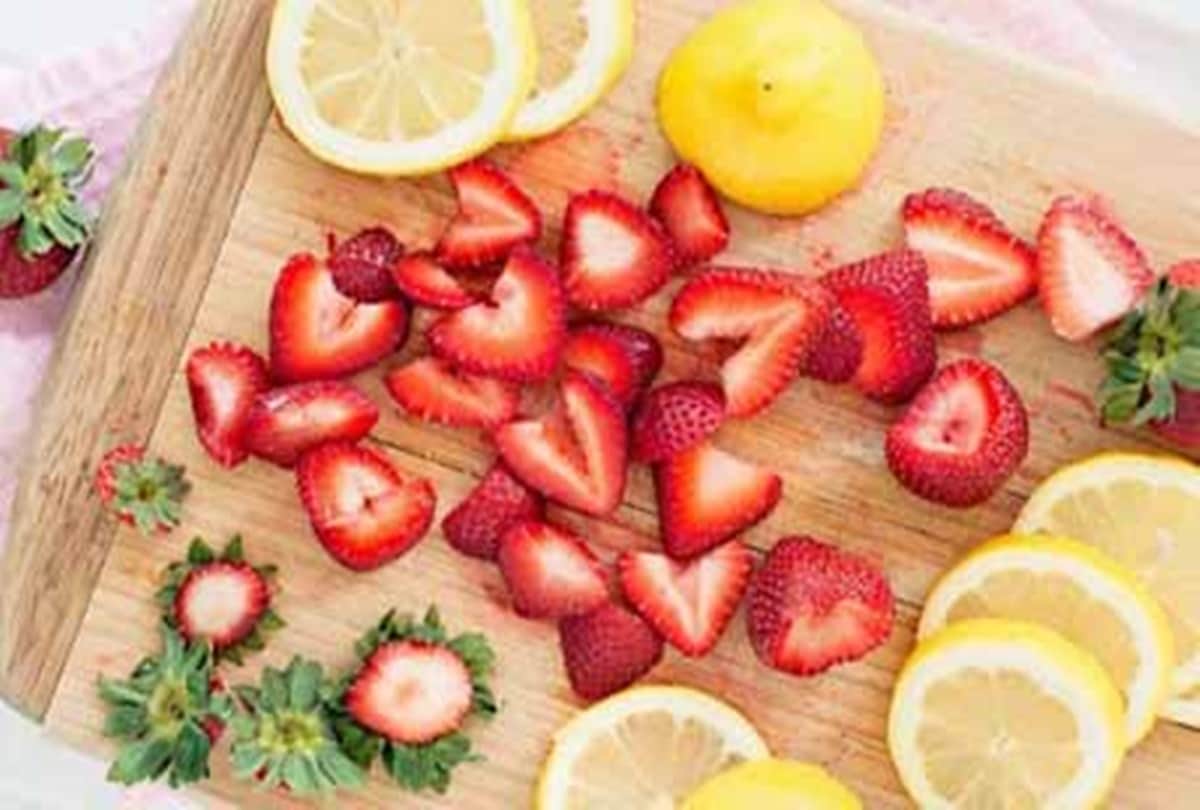 strawberry face packs for glowing skin