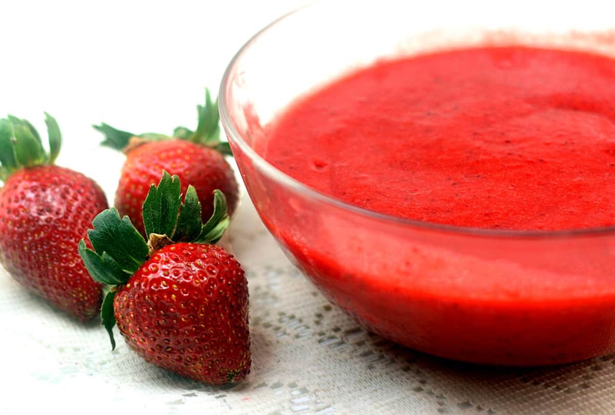 strawberry face packs for glowing skin