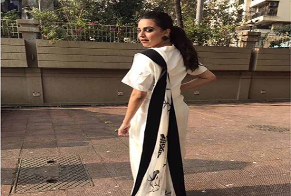 Swara Bhaskar trolled on social media after wearing saree