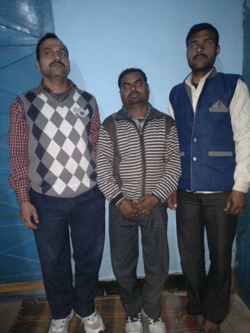एसटीएफ का छापा, केंद्र व्यवस्थापक समेत दो गिरफ्तार