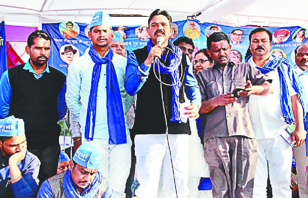 12 thousand prize giving speeches in front of police