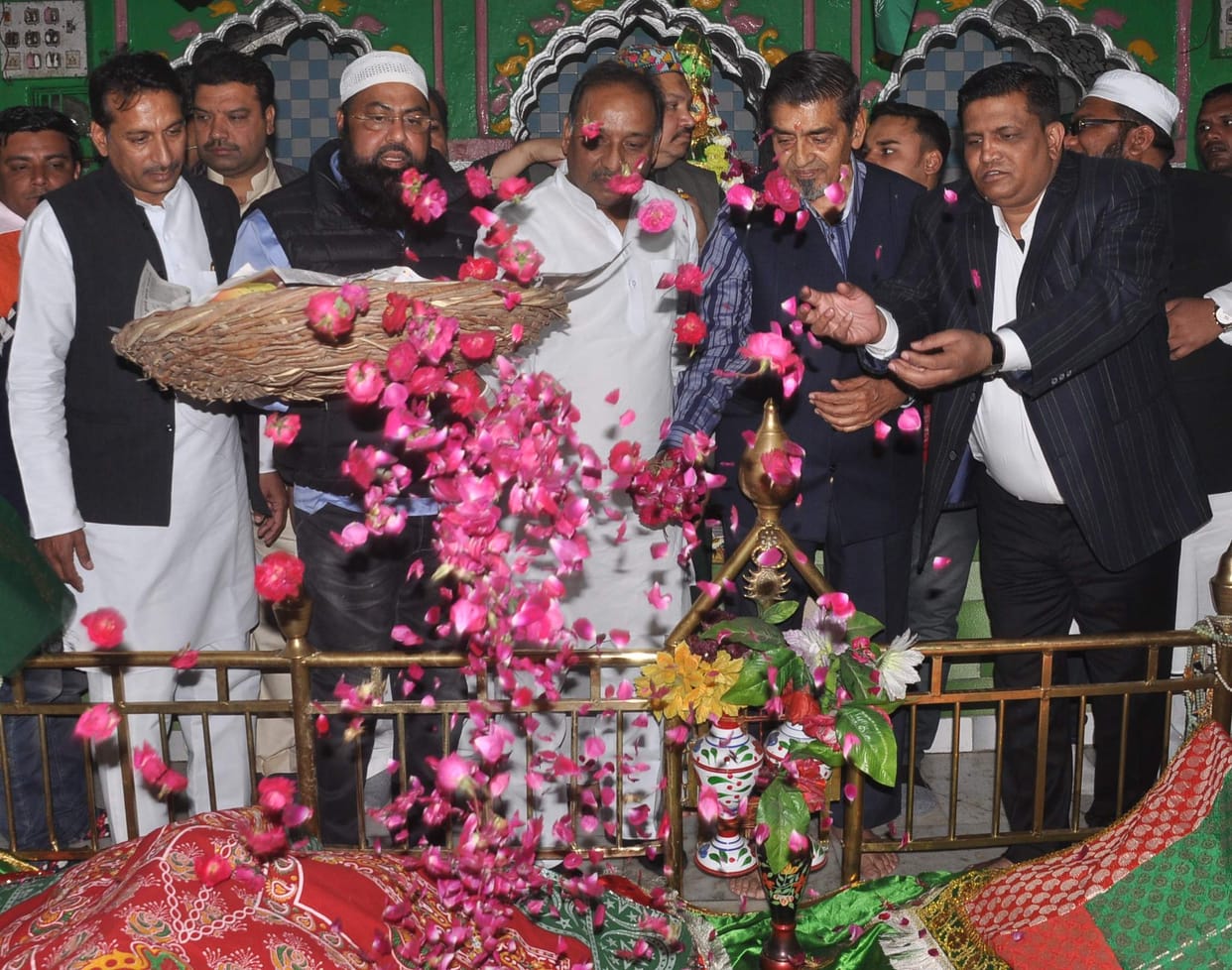 four to six muslim are against ram  mandir  vajahat kasmi
