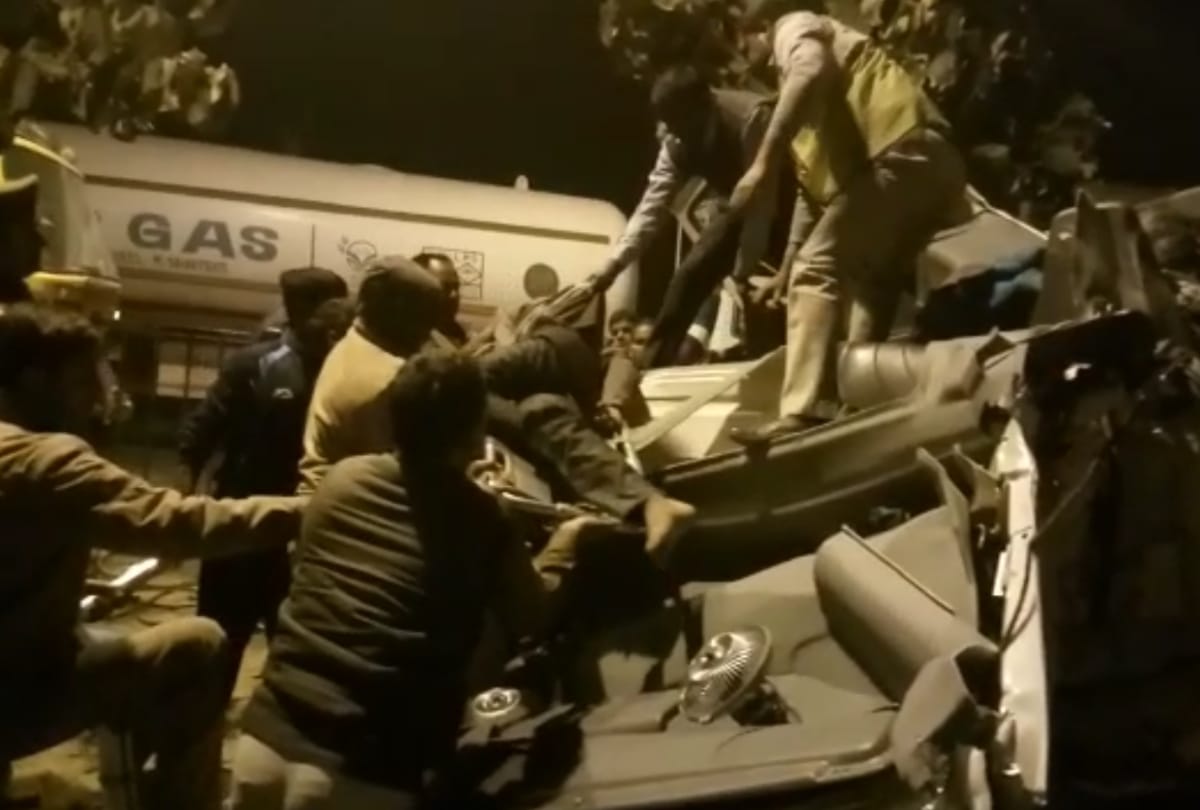 two truck clashed in shaheed path lucknow