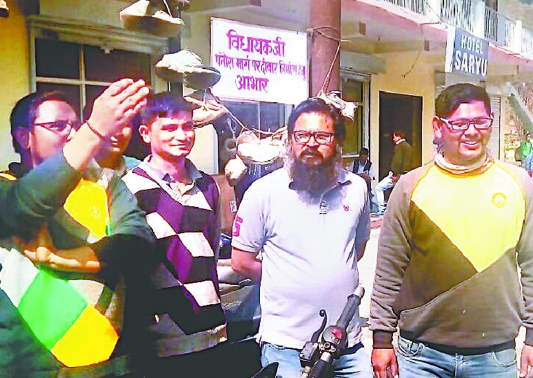 Opposition: 'The gratitude of the MLA,' written on the board written on the shoe bag