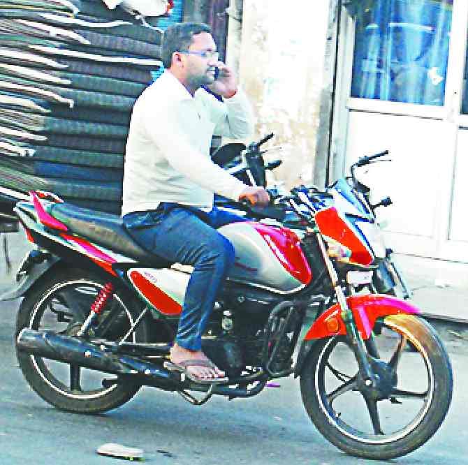 Oops! Handhe in one hand, second in mobile