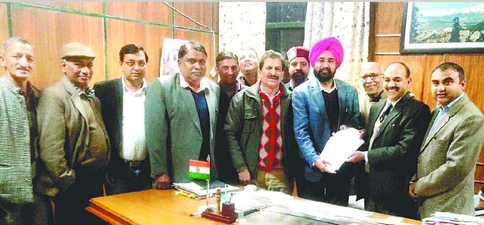 ऊना जिला की तर्ज पर फोरलेन में आ रहे भवनों व ढांचों का मांगा मुआवजा