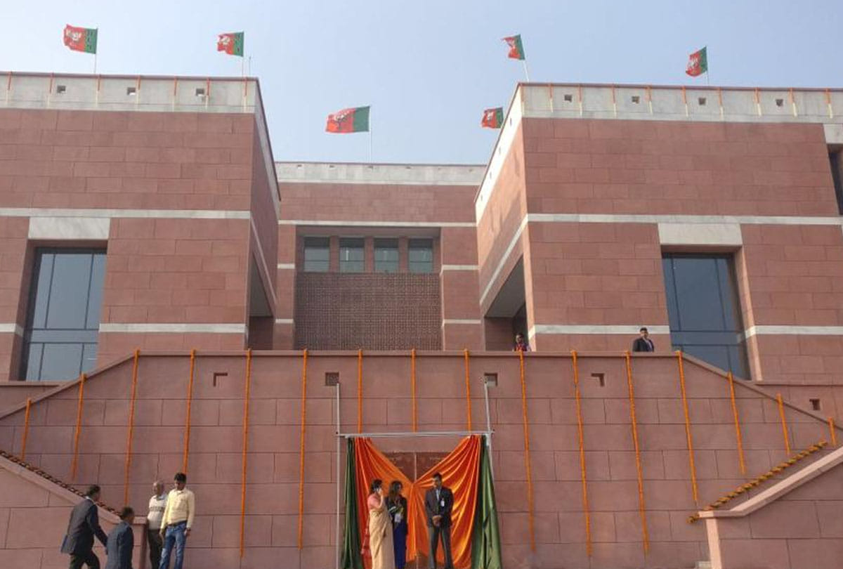 BJP Headquarter stopped using single use water bottles, replaced with steel jug and paper cup