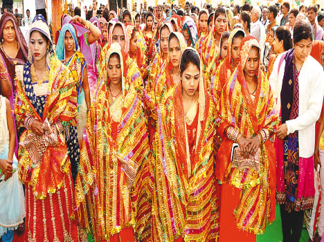 125 pairs of a couple in group marriage
