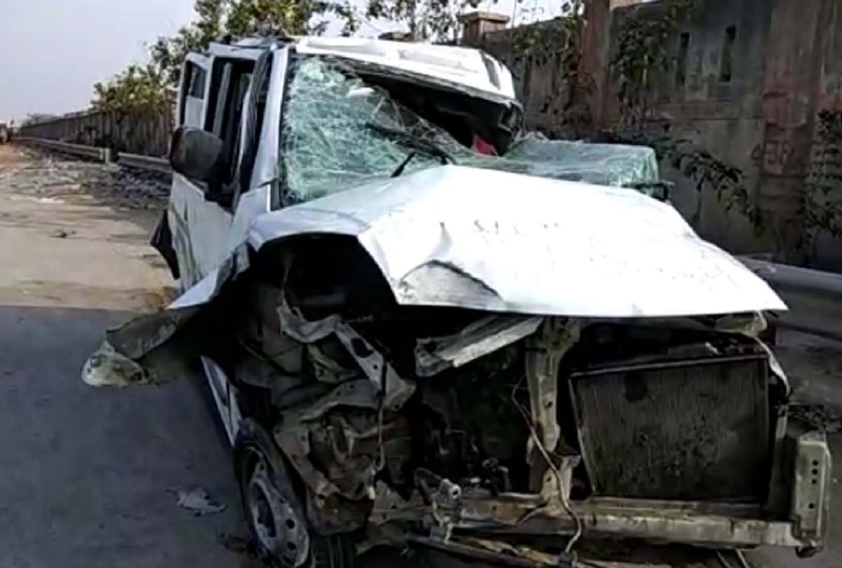 wagon r met with an accident when hit a divider