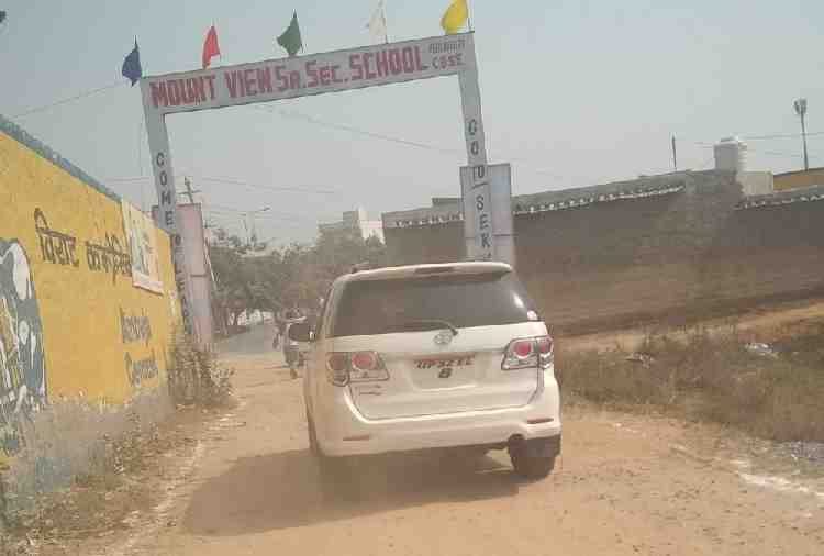 indian fast bowler praveen kumar break traffic rules by driving car without number