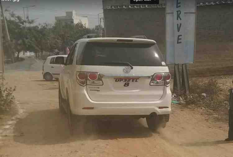 indian fast bowler praveen kumar break traffic rules by driving car without number