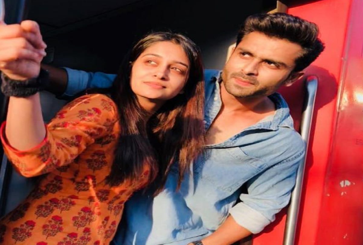 Dipika Kakar and Shoaib Ibrahim Create DDLJ Moment While Traveling To Wedding Destination Via Train