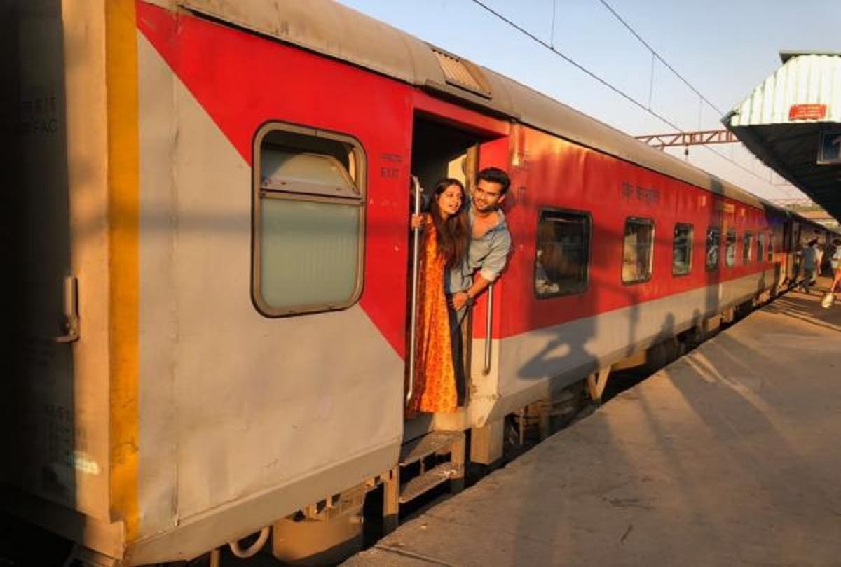 Dipika Kakar and Shoaib Ibrahim Create DDLJ Moment While Traveling To Wedding Destination Via Train