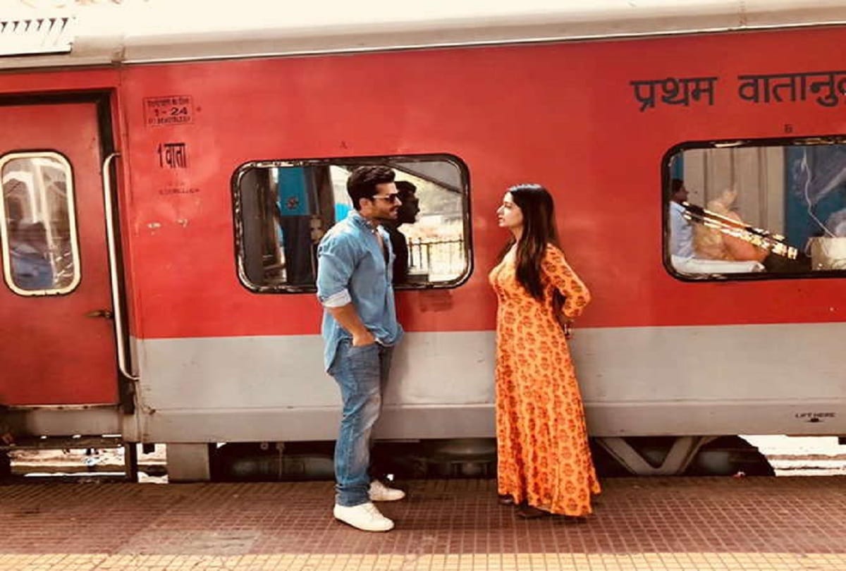 Dipika Kakar and Shoaib Ibrahim Create DDLJ Moment While Traveling To Wedding Destination Via Train