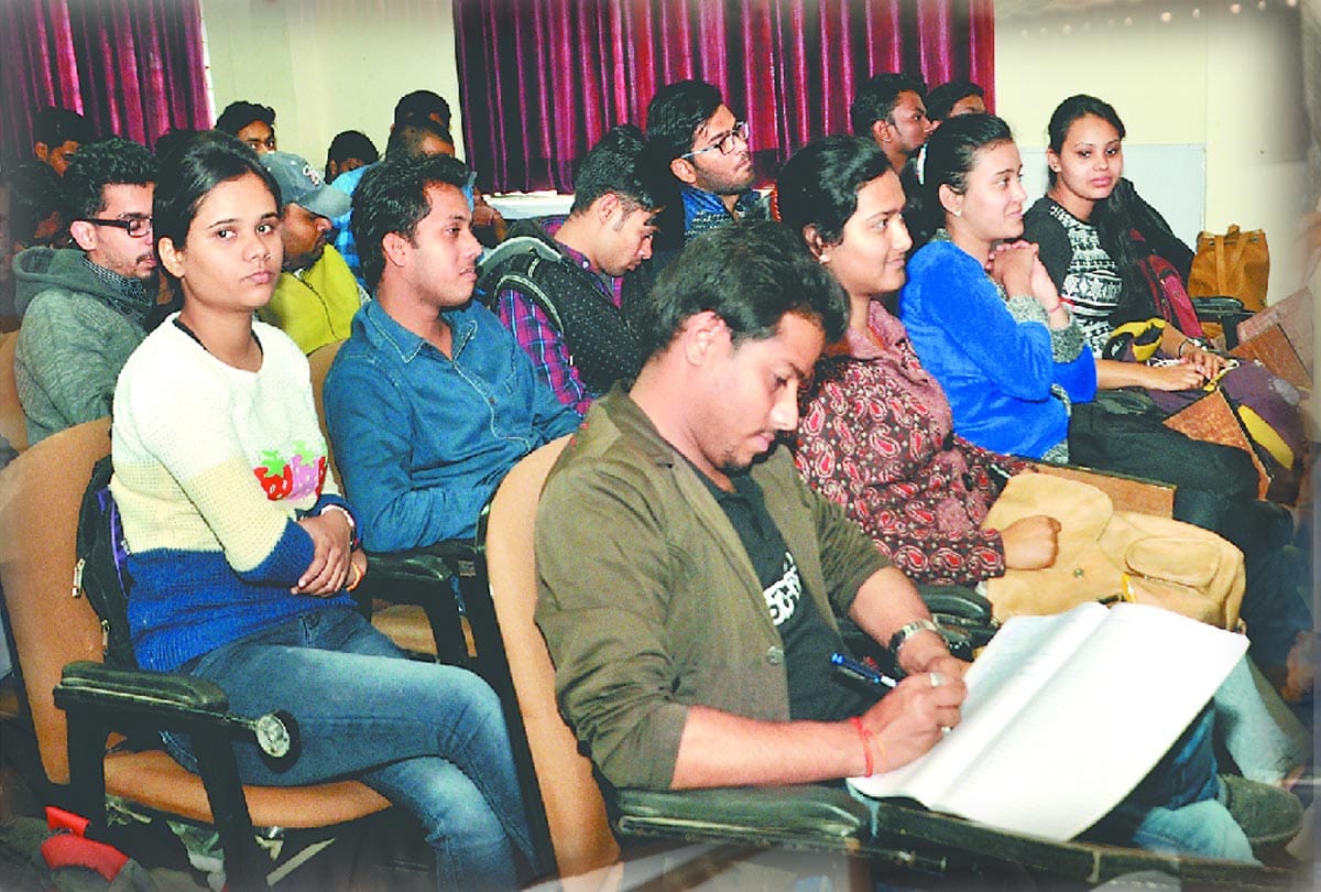 Arun Prakash gave tips in the 'A Startup Nirman' program