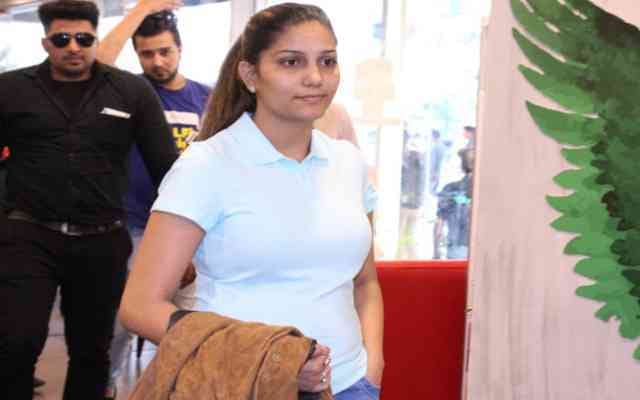 sapna chaudhary without makeup spotted in airport