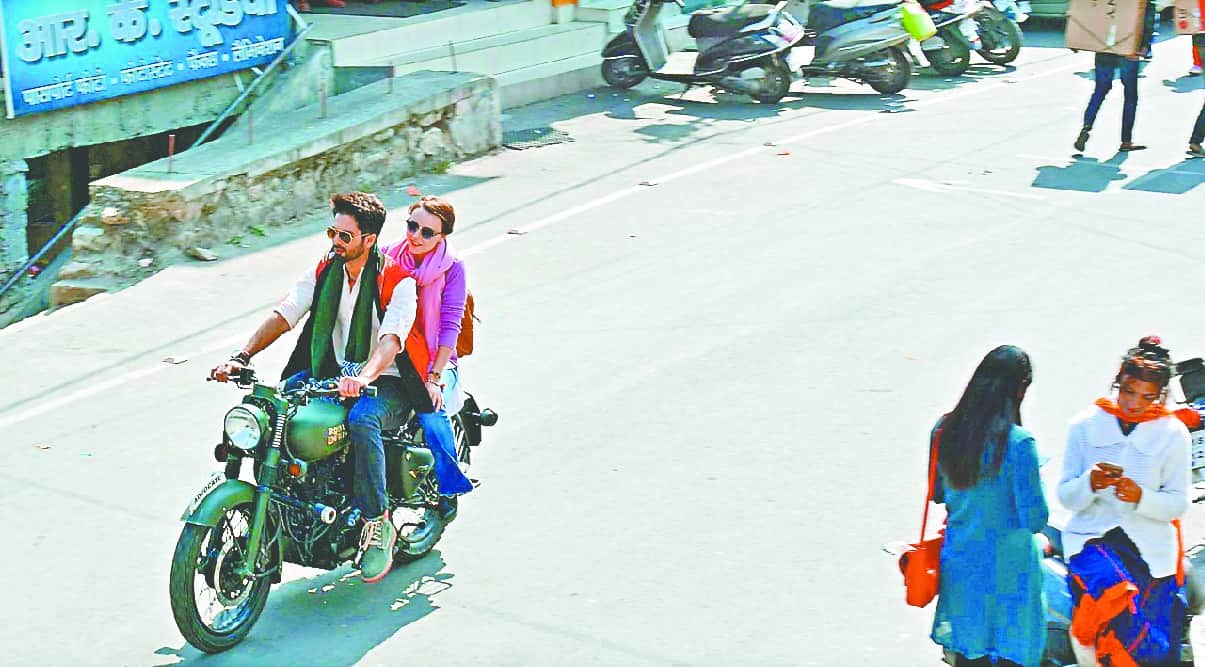 after amitabh bachchan shahid kapoor falls ill on film sets