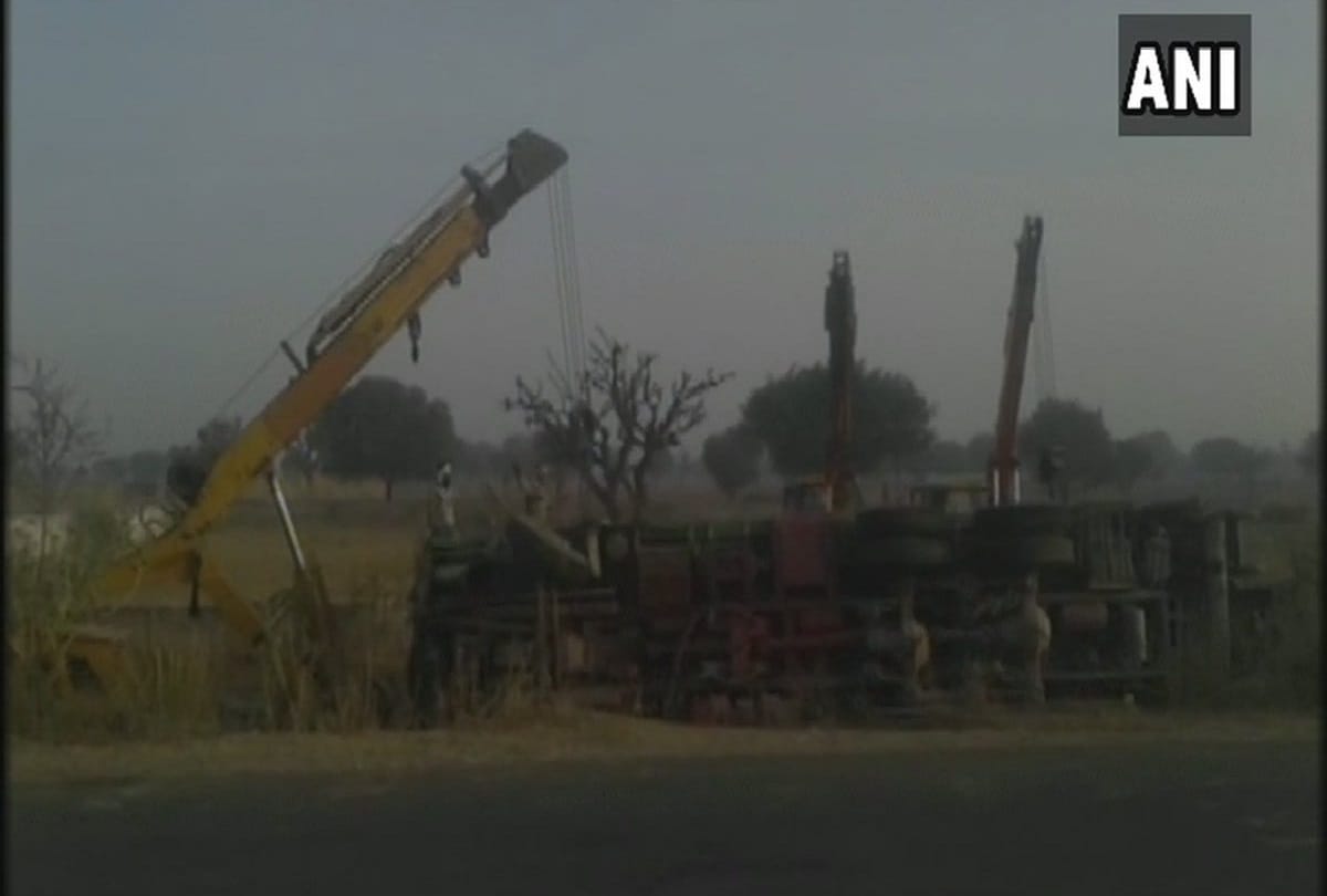 rajasthan sikar many labour died after a drilling truck collided with bike 