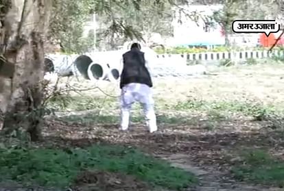 BJP MLA lal babu Prasad started urinating in open in motihari