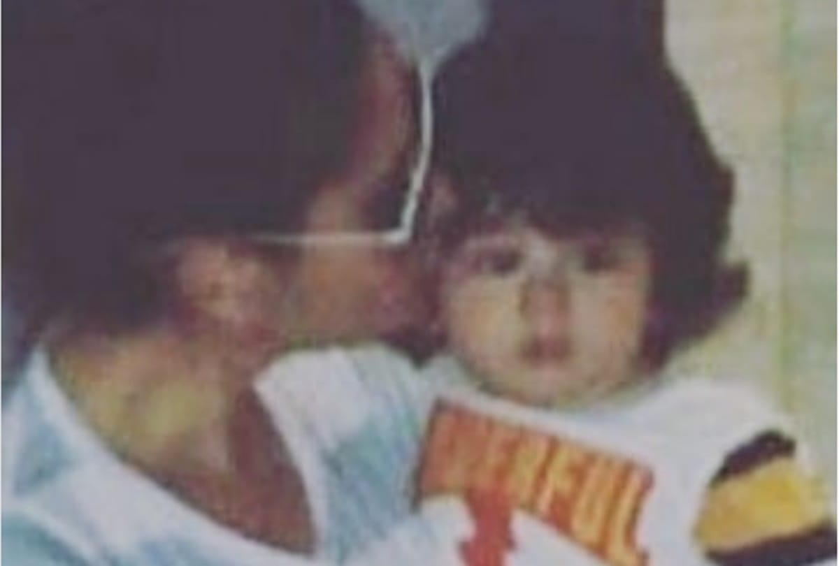 Taimur Ali Khan stare at Papa Saif ali khan picture with his nawabi swag