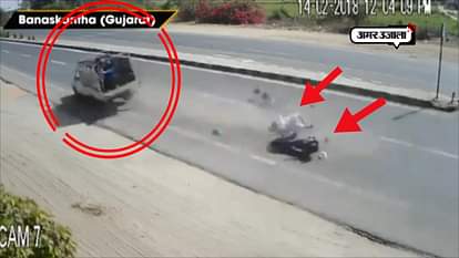 FAMILY ESCAPES MIRACULOUSLY AFTER JEEP HITS BIKE IN BANASKANTHA OF GUJARAT 