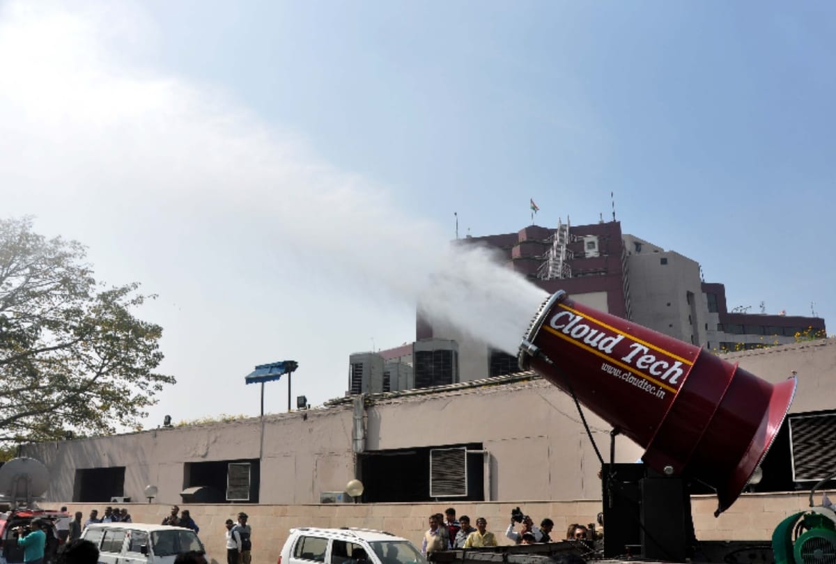 anti smog gun trial done in delhi