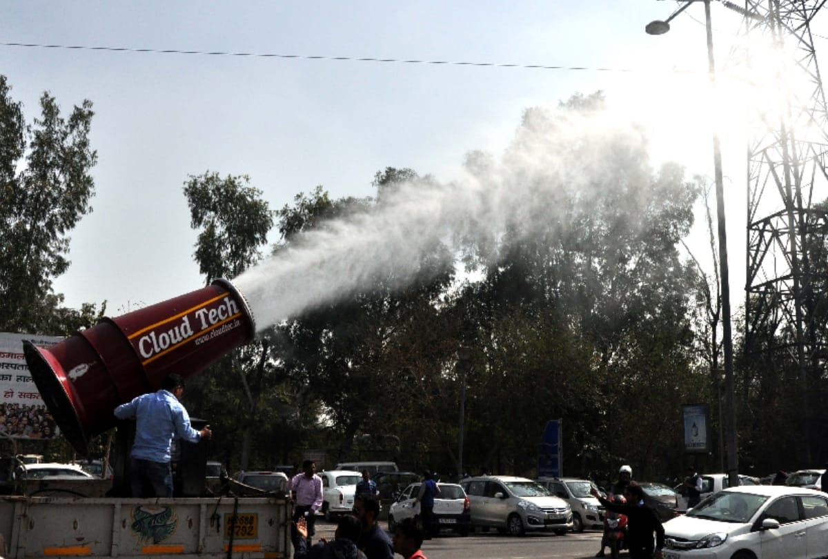 anti smog gun trial done in delhi