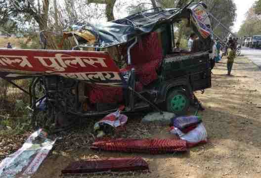 truck hit auto in mirzapur two died